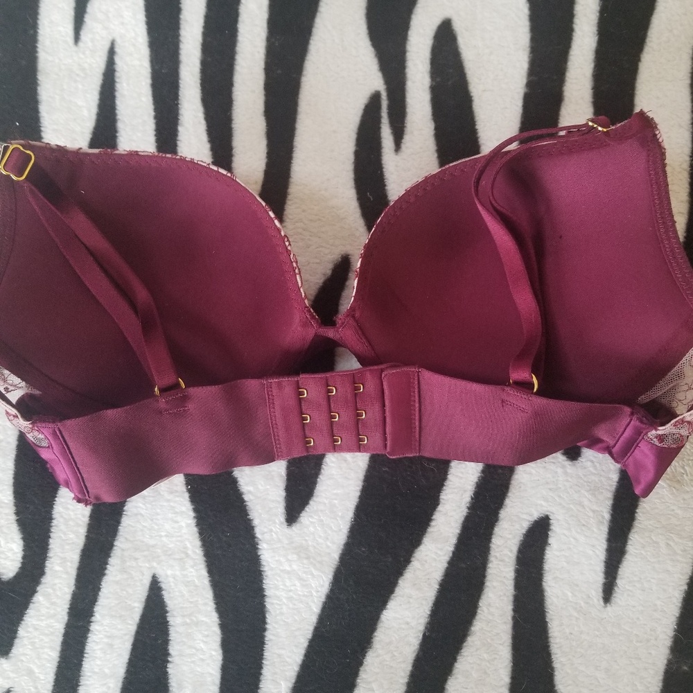 Victoria Secret 32D Bra - Picture 4 of 5